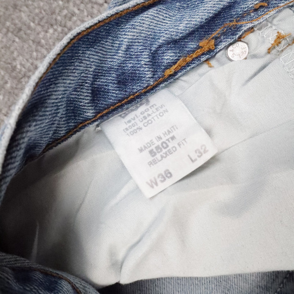 Levi's 550 Relaxed Fit 36x32 Light Wash Blue Denim Jeans - Picture 6 of 16